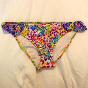 VS Women’s swim bottoms size M